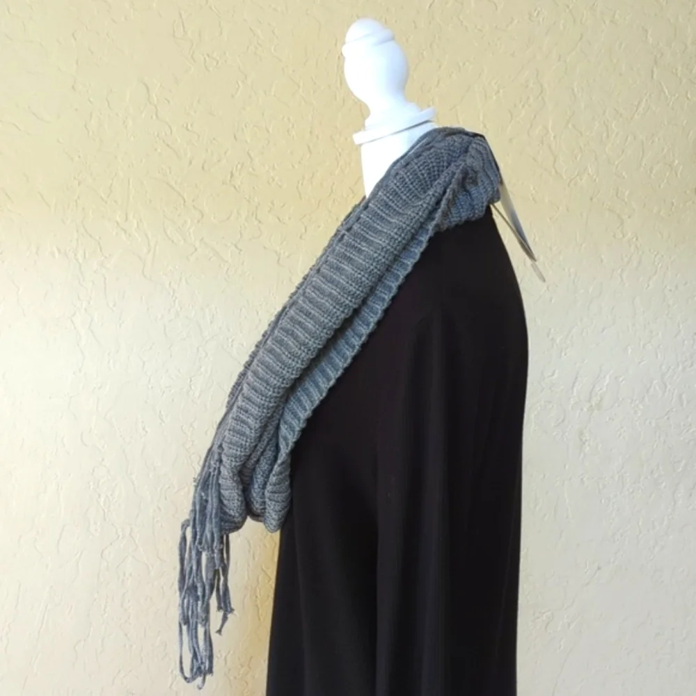 Quagga Green Label Gray Chunky Knit Fringed Eternity - Infinity Scarf